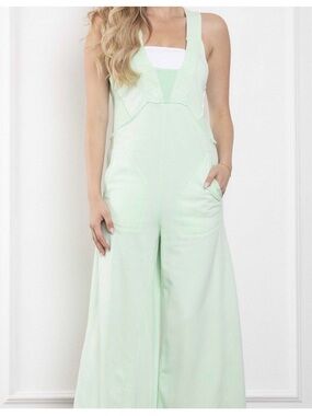 NWT Bluevelvet Chic Wide-Leg Sleeveless Jumpsuit